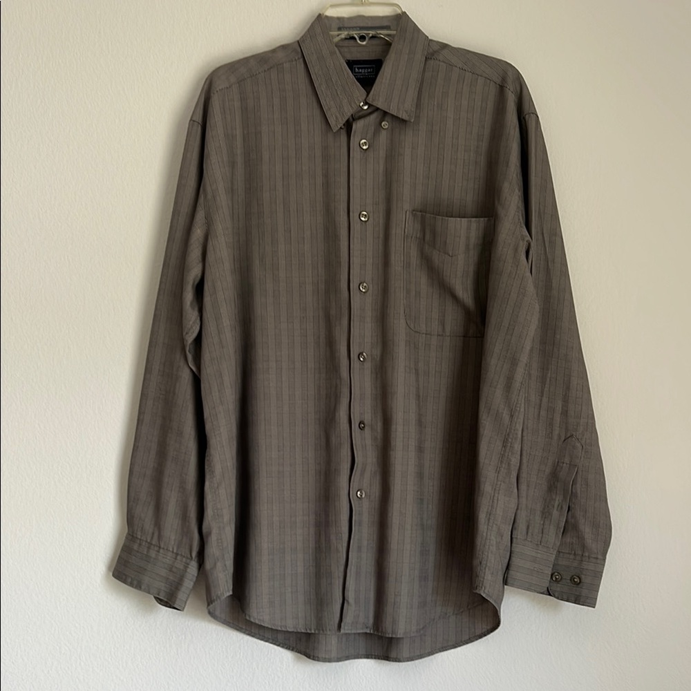 Men's Gray Button-Up Shirt